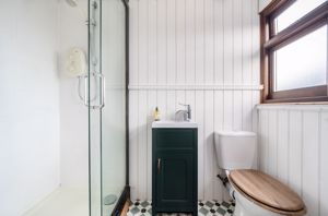 En Suite- click for photo gallery